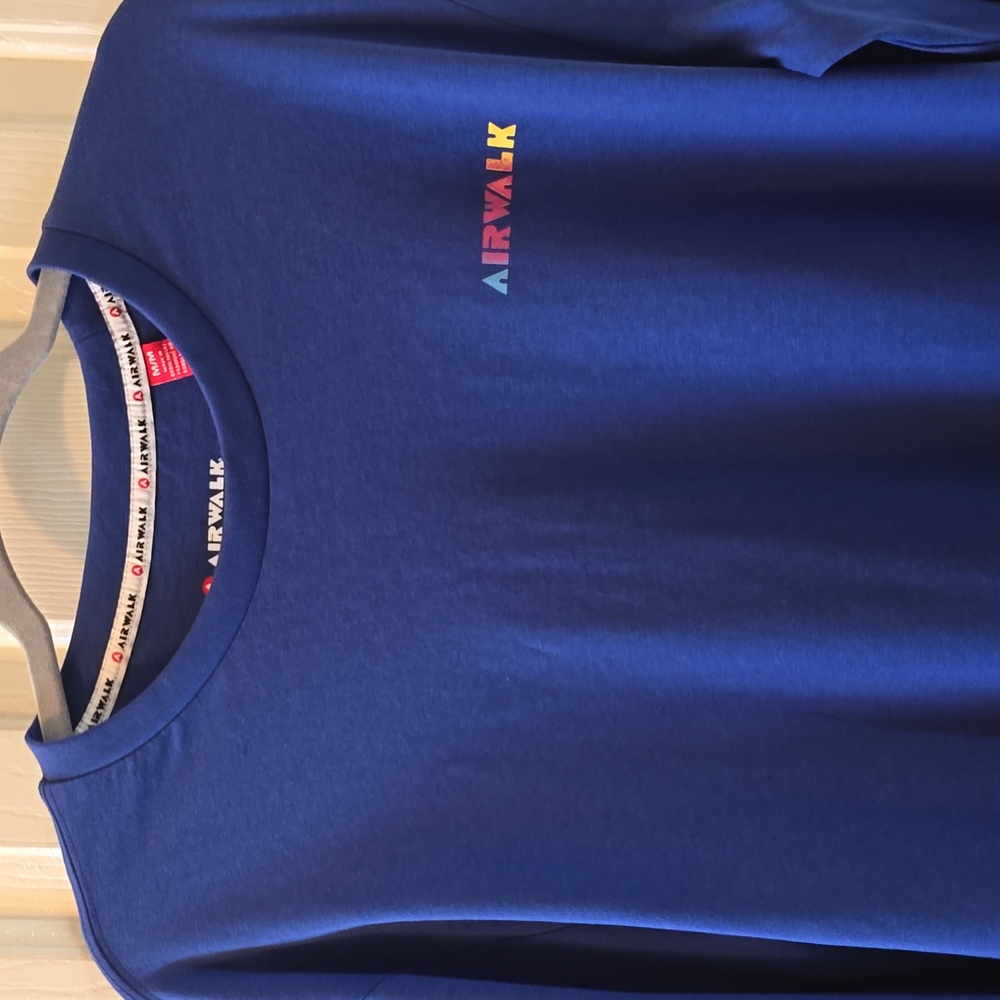 AIRWALK BRAND MEN'S BLUE LONG SLEEVE TEE-SHIRT SIZE MEDIUM